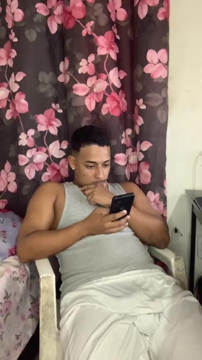 tchagomont live cam on Cam4