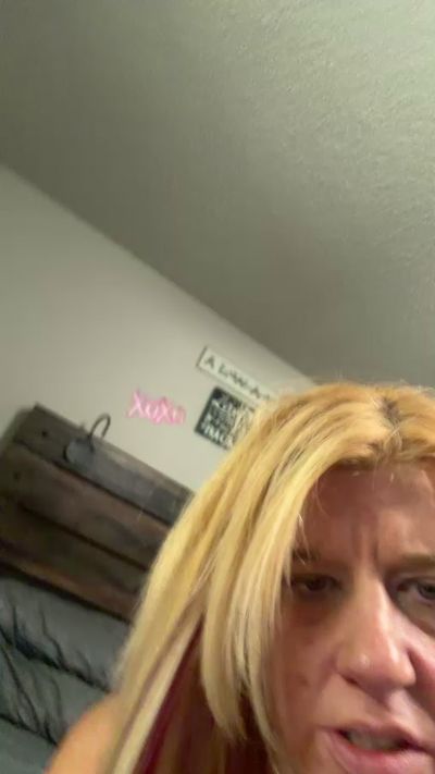 tearitup9_fun live cam on Cam4