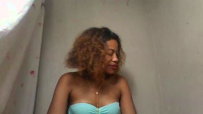 tella9794 live cam on Cam4