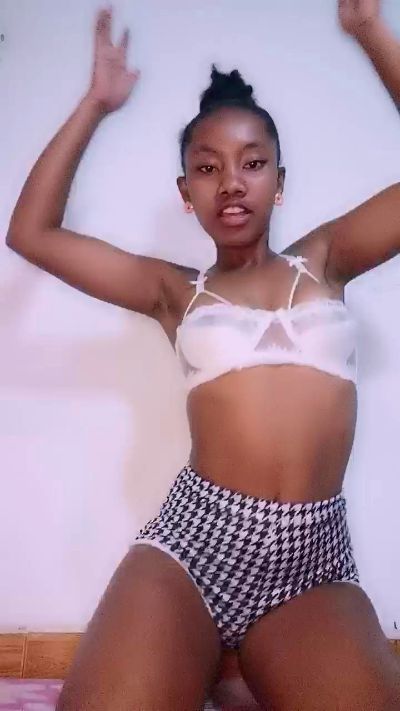 tesha7 live cam on Cam4