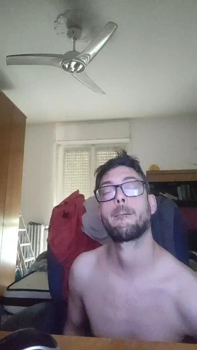 teuz90 live cam on Cam4