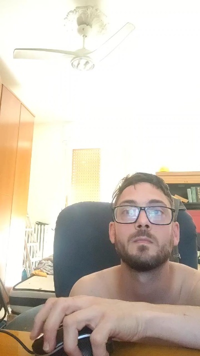 teuz90 live cam on Cam4