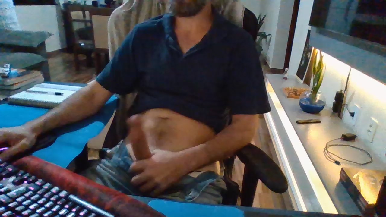 tgost18 live cam on Cam4
