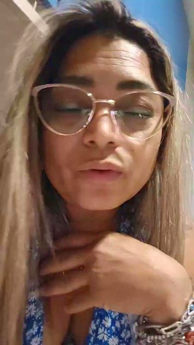 thalia1979 live cam on Cam4