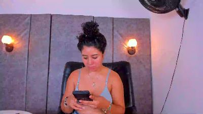 thara24 live cam on Cam4