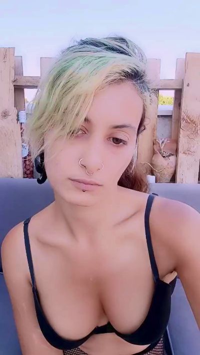 theWitch696 live cam on Cam4