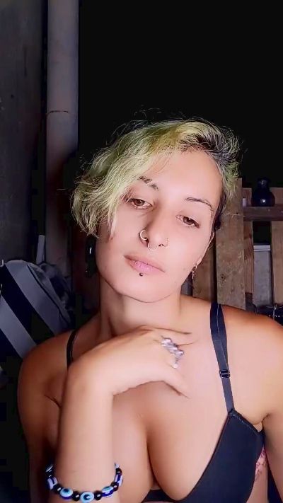theWitch696 live cam on Cam4