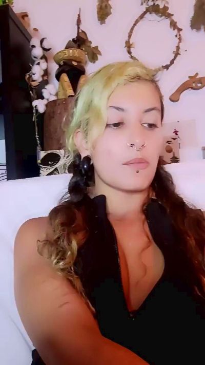 theWitch696 live cam on Cam4