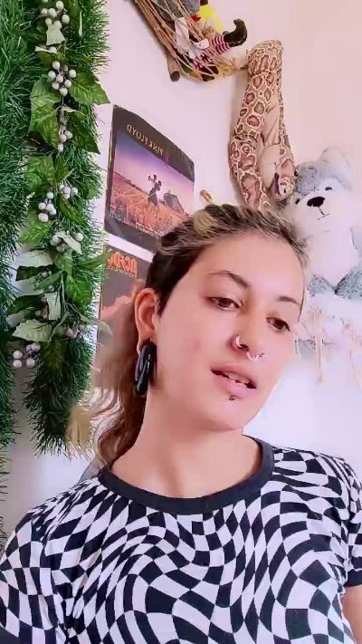 theWitch696 live cam on Cam4