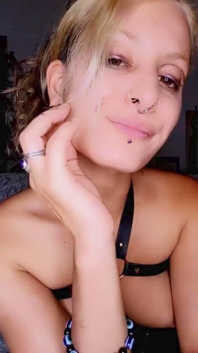 theWitch696 live cam on Cam4