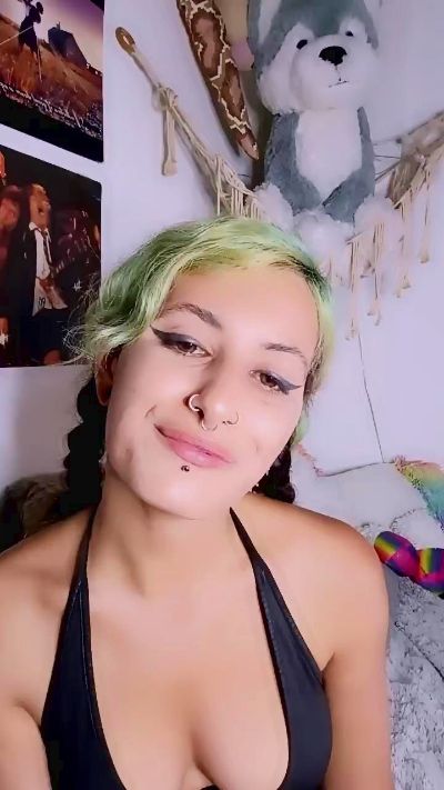 theWitch696 live cam on Cam4
