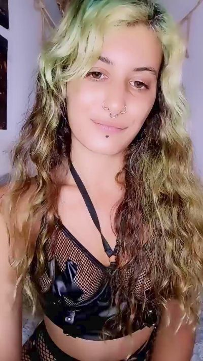 theWitch696 live cam on Cam4