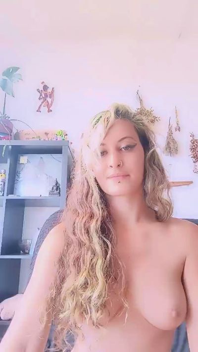 theWitch696 live cam on Cam4