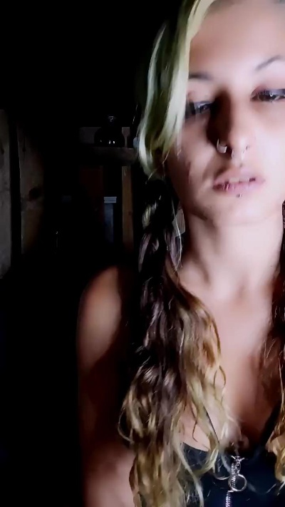 theWitch696 live cam on Cam4