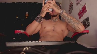 thebeastmaster live cam on Cam4
