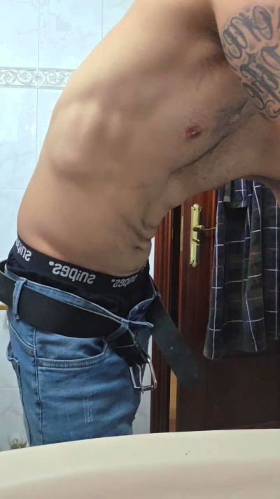 thelilbigklein live cam on Cam4