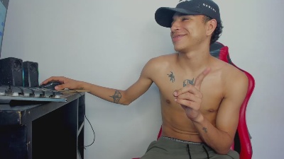 theo_aime live cam on Cam4