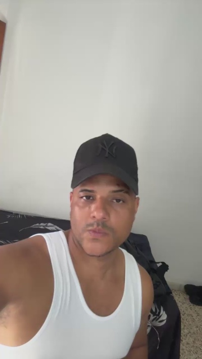 thepapi247 live cam on Cam4