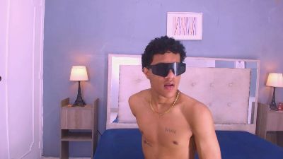 thiago_santiago live cam on Cam4