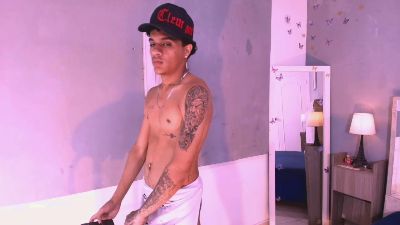thiago_santiago live cam on Cam4