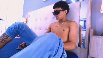 thiago_santiago live cam on Cam4