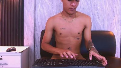 thiago_santiago live cam on Cam4