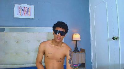 thiago_santiago live cam on Cam4