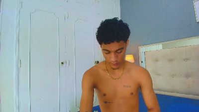 thiago_santiago live cam on Cam4