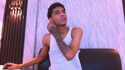 thiago_santiago live cam on Cam4