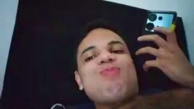 thiaguito200 live cam on Cam4
