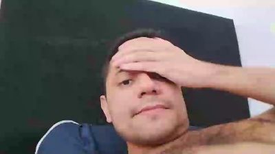 thiaguito200 live cam on Cam4
