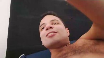 thiaguito200 live cam on Cam4