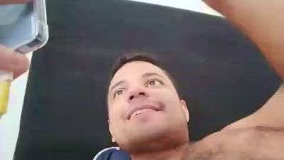 thiaguito200 live cam on Cam4