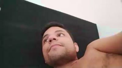 thiaguito200 live cam on Cam4