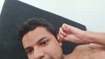 thiaguito200 live cam on Cam4