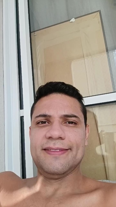 thiaguito200 live cam on Cam4