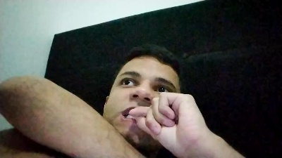 thiaguito200 live cam on Cam4