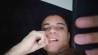 thiaguito200 live cam on Cam4