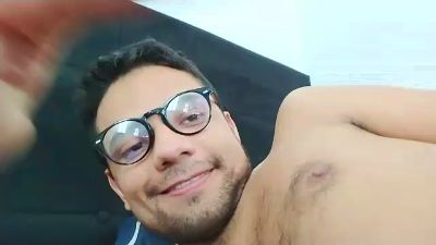 thiaguito200 live cam on Cam4