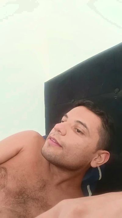 thiaguito200 live cam on Cam4