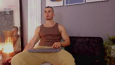 thomas_eliotts live cam on Cam4