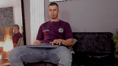 thomas_eliotts live cam on Cam4