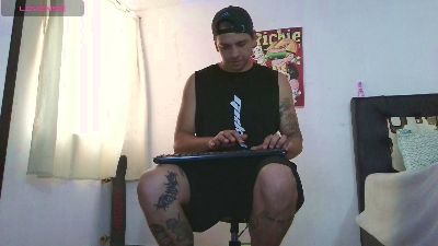 thomasjons_2 live cam on Cam4