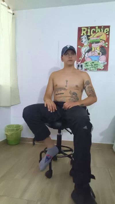 thomasjons_2 live cam on Cam4