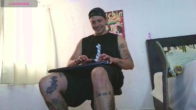 thomasjons_2 live cam on Cam4