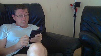 thomazeau1 live cam on Cam4