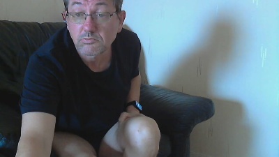 thomazeau1 live cam on Cam4