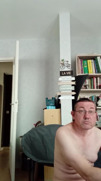 thomazeau1 live cam on Cam4