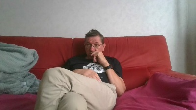 thomazeau1 live cam on Cam4