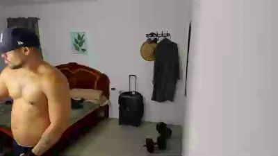 thonybeiio live cam on Cam4